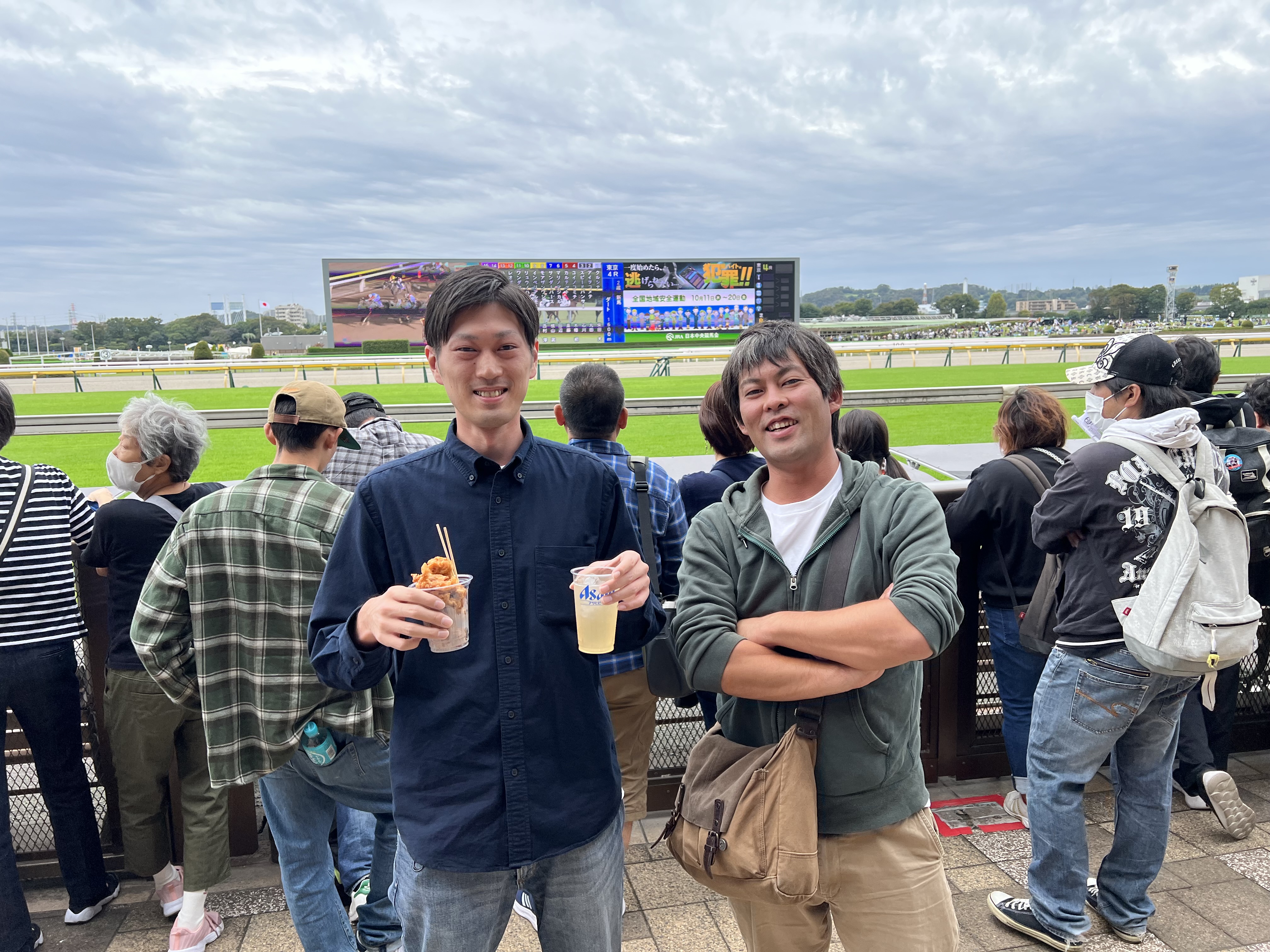 休日は友人と趣味の競馬観戦に行ったりしています！